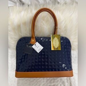 ARCADIA leather bag
Navy and Tan Women's Bag
BNWT
Soooo beautiful❤️